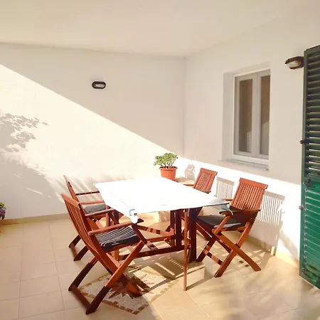 Diana Apartment Povljana