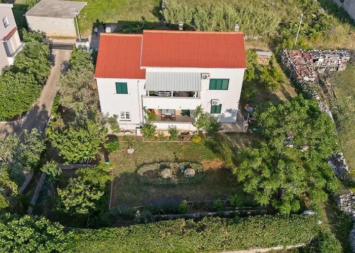 Apartment Diana Povljana