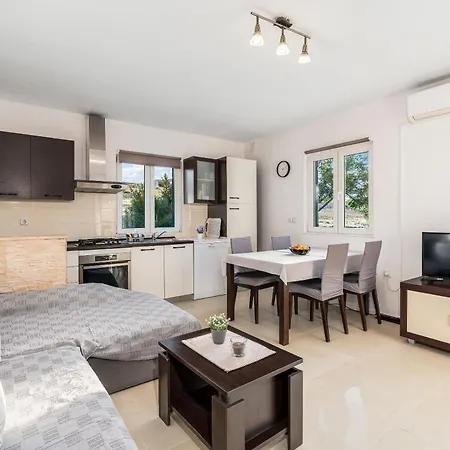 Diana Appartement Povljana